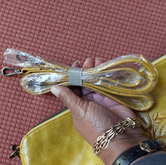 NWOT. Meitrue Medium Goldenrod Clutch/ Shoulder Handbag - Picture 9 of 15